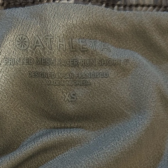 Athleta Printed Mesh Racer Run Short 4” XS- Black Camo Size Small - Picture 4 of 4
